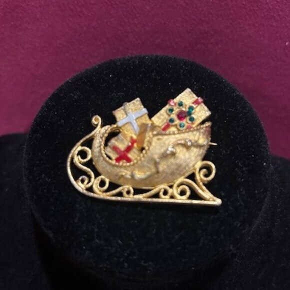 HOLIDAY🎄🎄MYLU Gold Christmas Santa’s Sleigh BROOCH - Picture 1 of 7